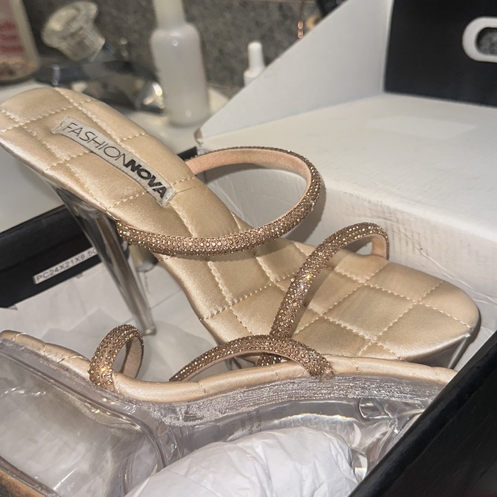 Heels - Picture 3 of 3
